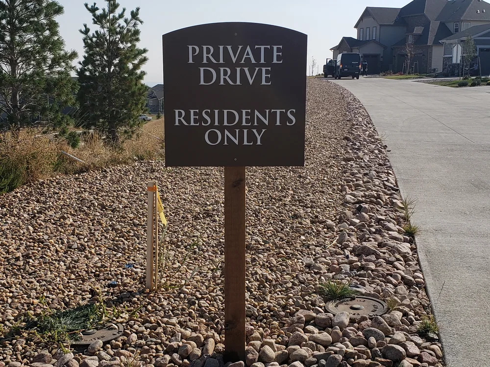 Private-drive regulatory sign panel installed by S2